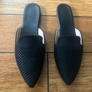 Women’s black flats